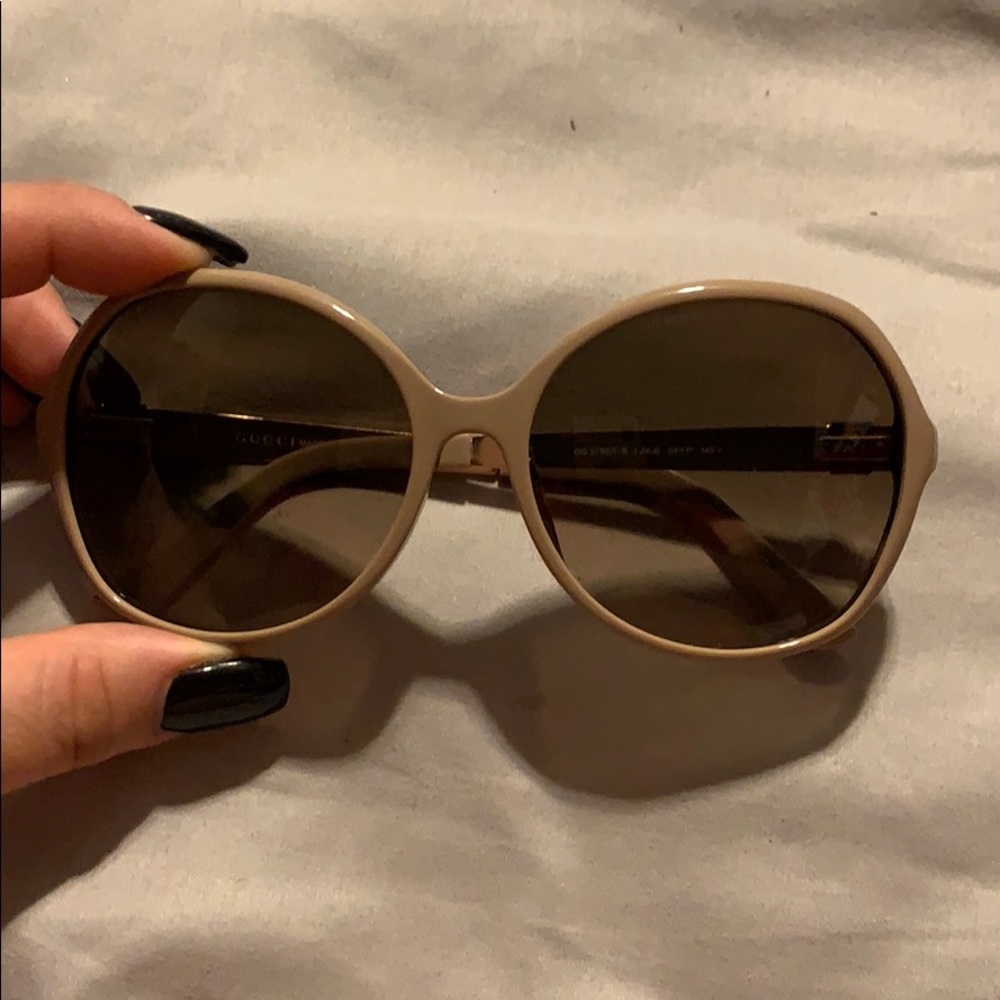 Barely worn Gucci sunglasses